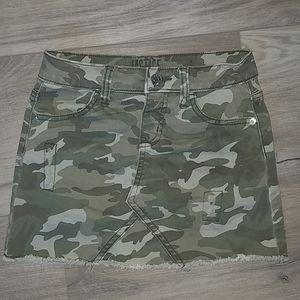 Justice distressed camo skort 8